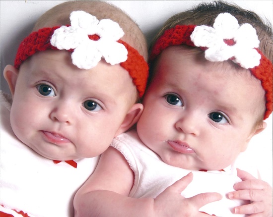Rangkaian Nama Bayi Kembar Perempuan Islami